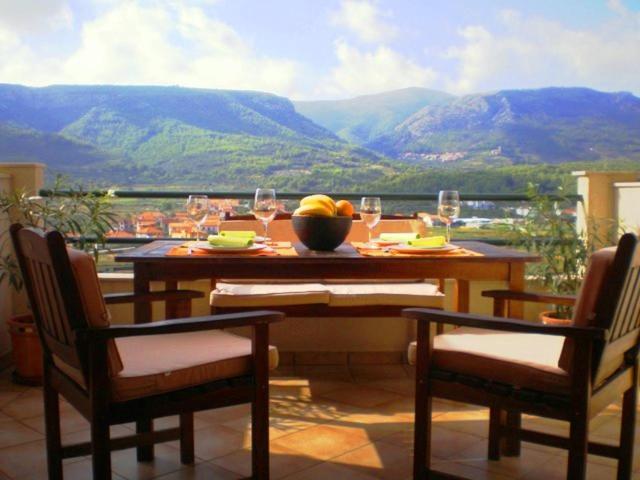 Apartments Belic With Pool Jelsa  Exterior foto