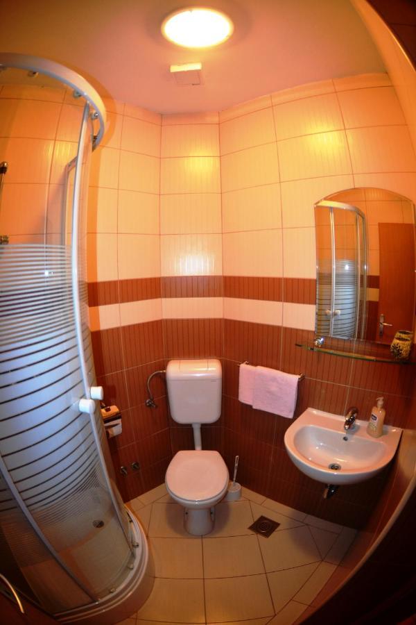 Apartments Belic With Pool Jelsa  Exterior foto