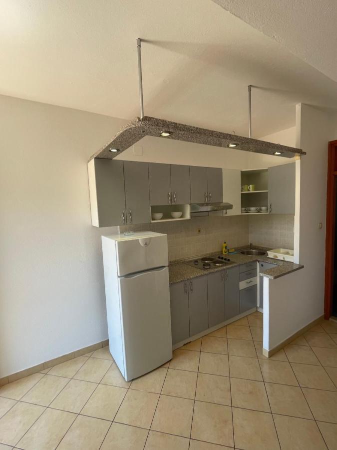 Apartments Belic With Pool Jelsa  Exterior foto
