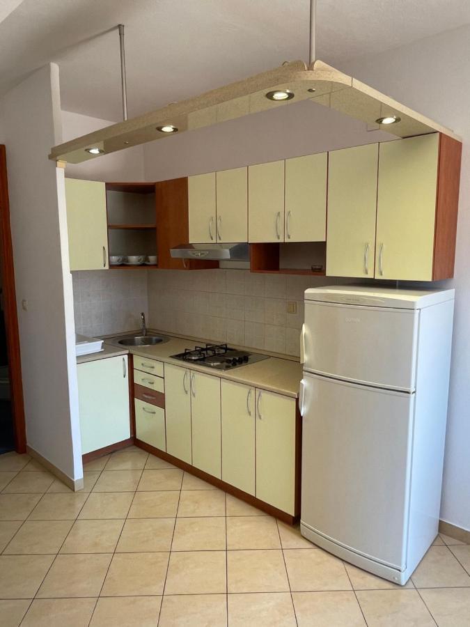 Apartments Belic With Pool Jelsa  Exterior foto