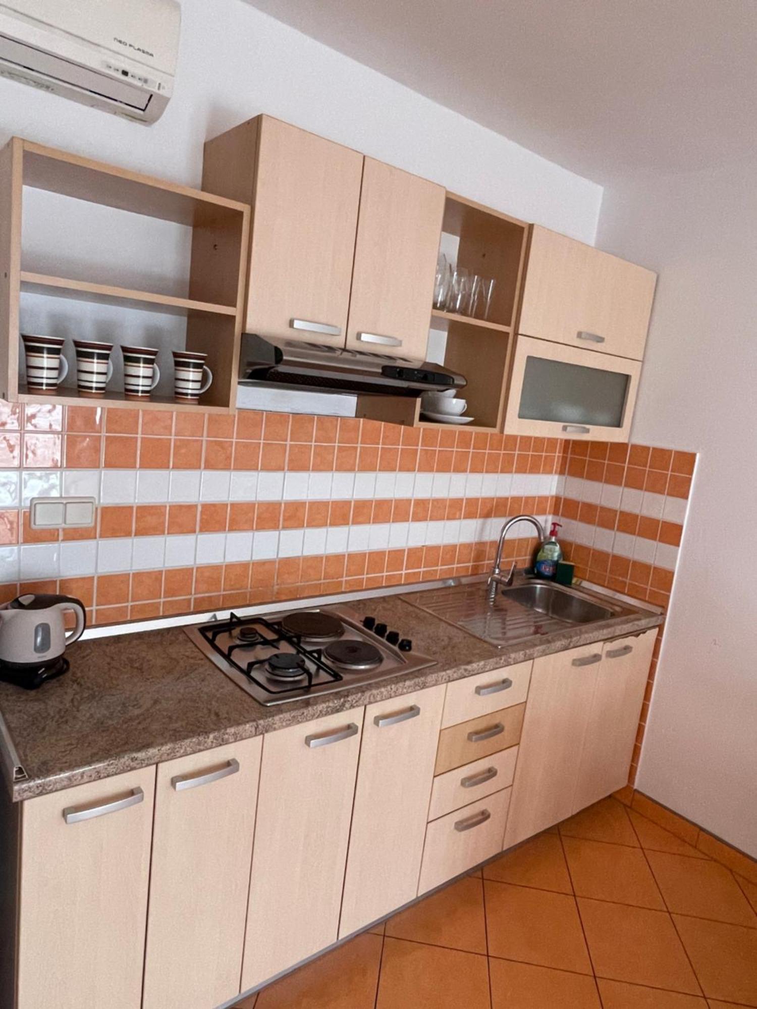 Apartments Belic With Pool Jelsa  Exterior foto