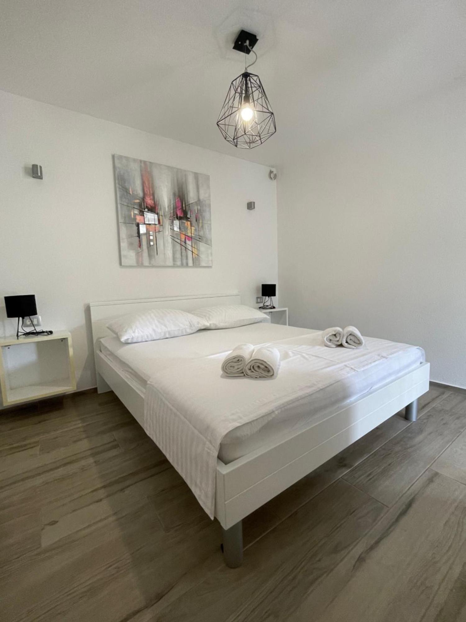 Apartments Belic With Pool Jelsa  Exterior foto